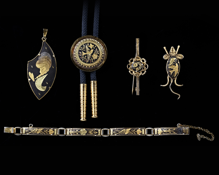 A GROUP OF FIVE TOLEDO DAMASCENED WARE ITEMS,  SPAIN, 20TH CENTURY