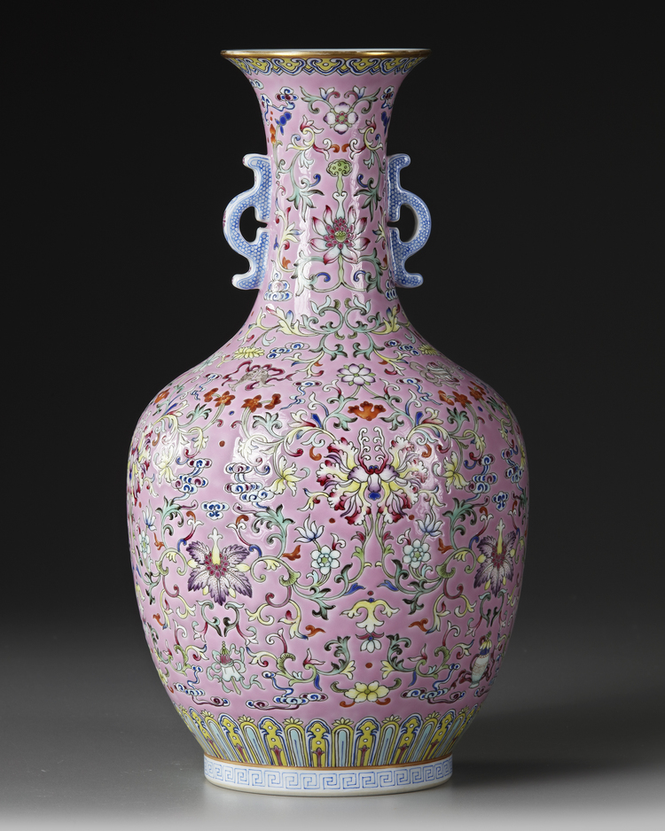 A CHINESE FAMILLE ROSE PINK GROUND VASE, 19TH-20TH CENTURY