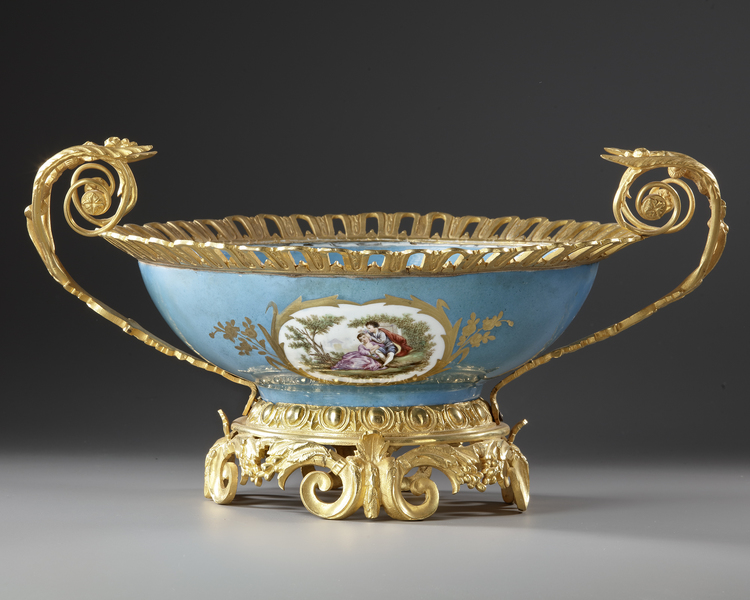 A SEVRES STYLE PORCELAIN BOWL, NAPOLEON III PERIOD, LATE 19TH CENTURY