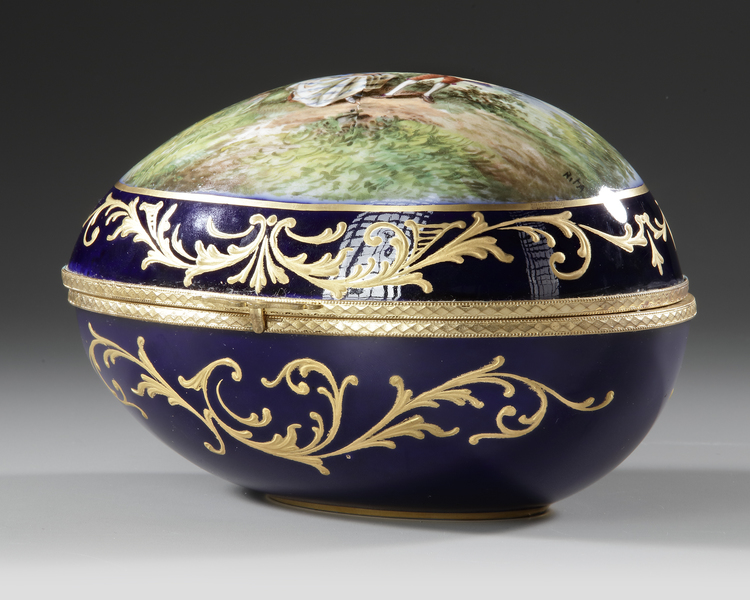 AN EGG SHAPED LIMOGES PORCELAIN JEWELRY BOX, SIGNED, LATE 19TH CENTURY
