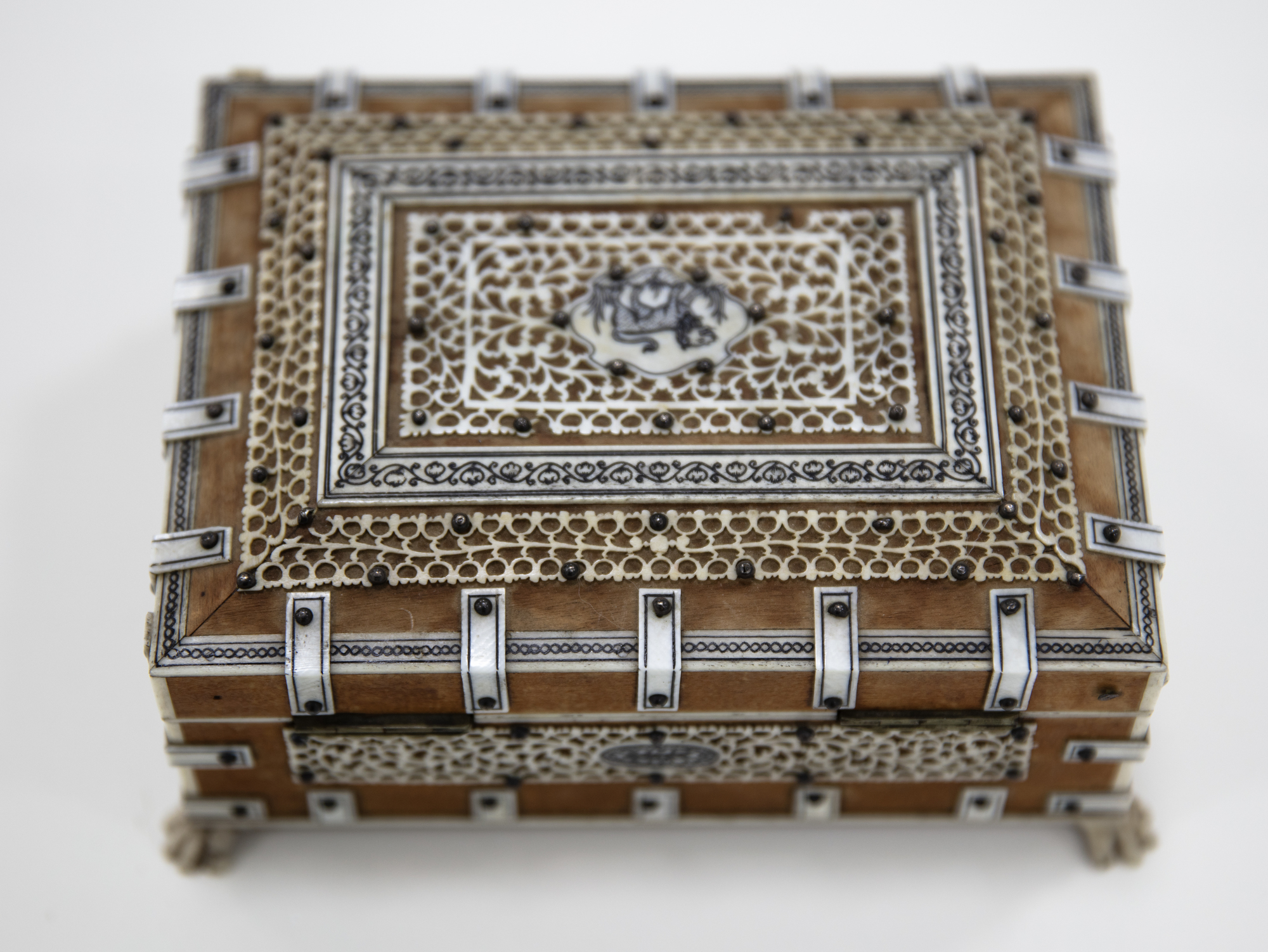 AN ANGLO-INDIAN IVORY INLAID WOODEN BOX, 19TH CENTURY