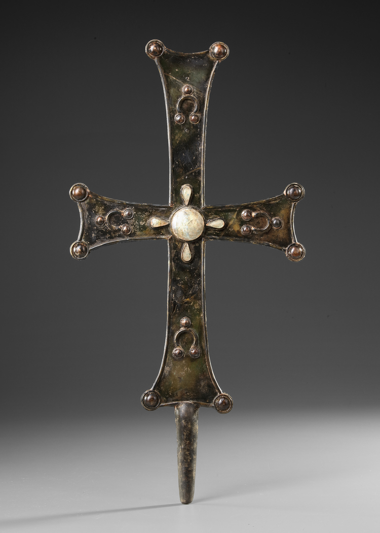 A DECORATED BRONZE BYZANTINE PROCESSION CROSS