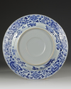 A CHINESE BLUE AND WHITE CHARGER, EARLY KANGXI PERIOD, 17TH CENTURY