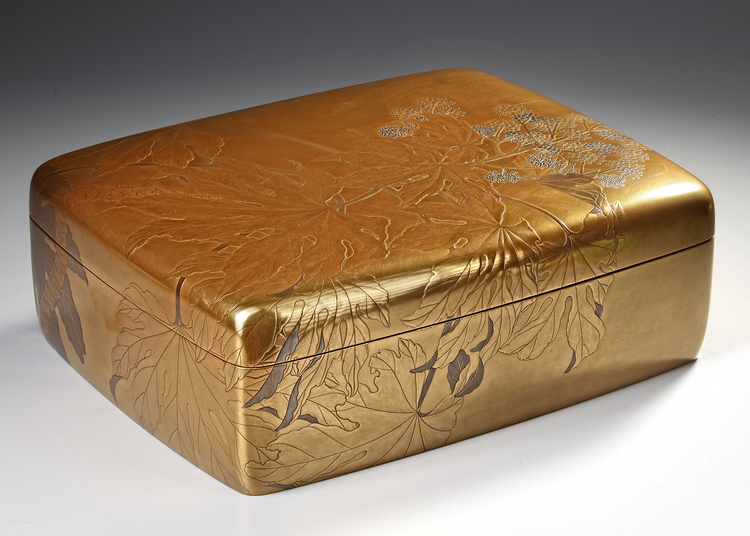 A LARGE JAPANESE RYOSHIBAKO LACQUERED BOX, MEIJI PERIOD (1868-1912)