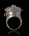 AN AGATE SILVER RING, INDIA 19TH CENTURY