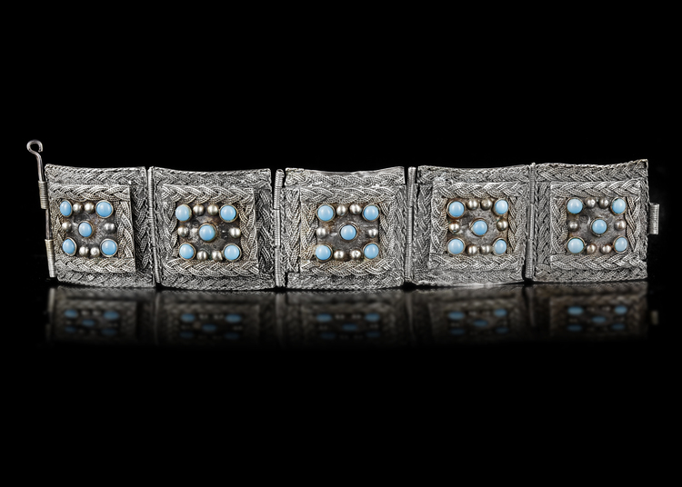 A SILVER BRACELET SET WITH TURQUOISE, PERSIA, 19TH-20TH CENTURY