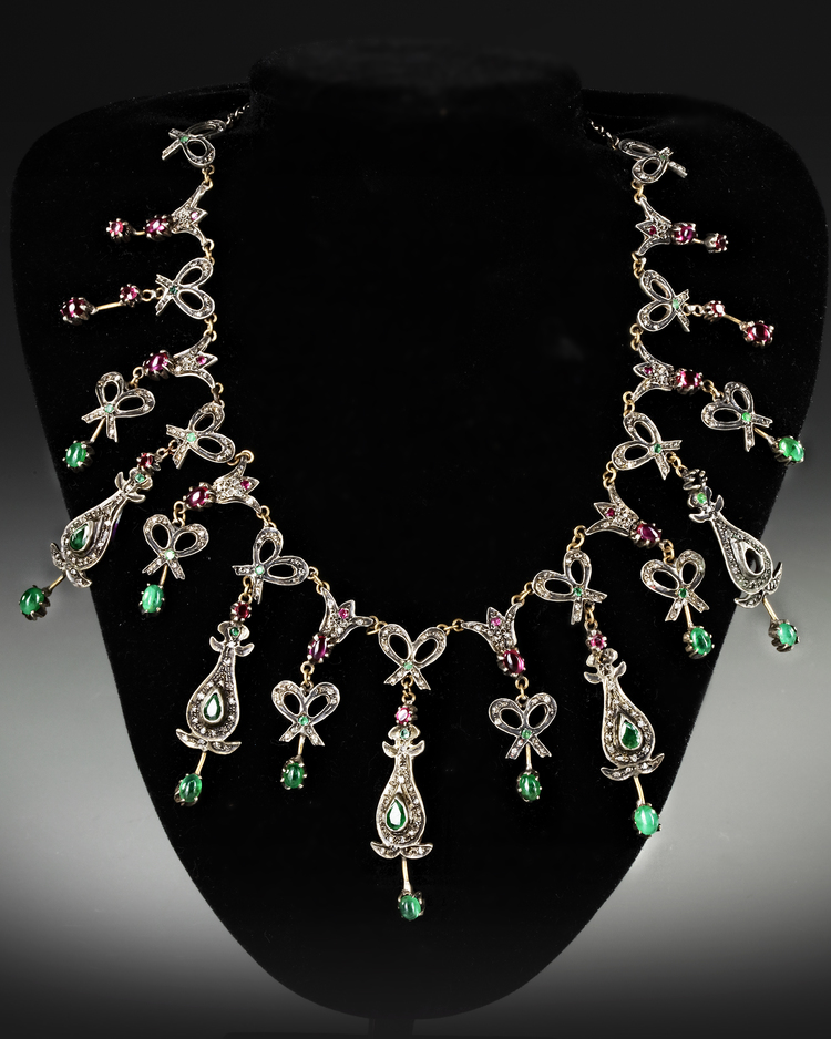 A SILVER NECKLACE SET WITH GEMSTONES