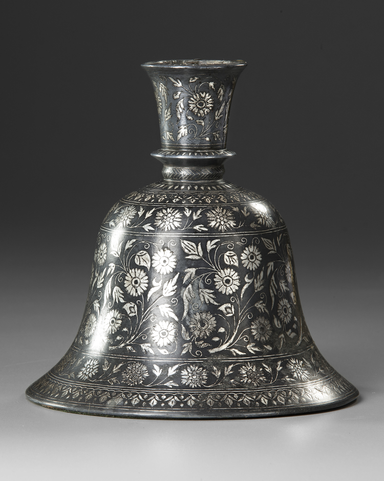 AN INDIAN BIDRI SILVER-INLAID BELL SHAPED HOOKAH BASE, 19TH CENTURY