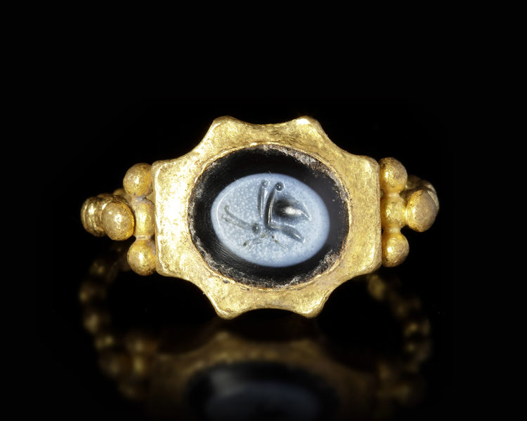 A ROMAN GOLD RING, 2ND TO 3RD CENTURY A.D.