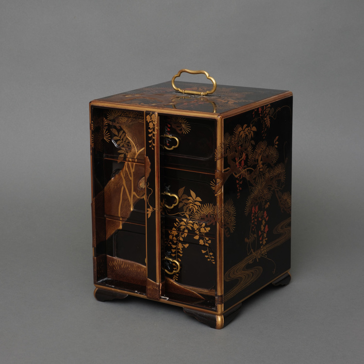 A LACQUERED PORTABLE JAPANESE JÛ’BAKO 重箱 (TIERED FOOD CONTAINER), SECOND HALF 19TH CENTURY