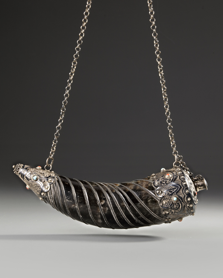 AN OTTOMAN NIELLOED AND SILVER-MOUNTED HORN GUNPOWDER FLASK, 19TH CENTURY