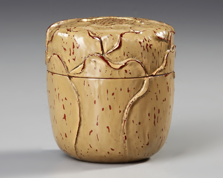 A JAPANESE NATSUME TEA CADDY IN LOTUS SHAPE, SIGNED ON THE BOTTOM,MEIJI PERIOD,1868-1912