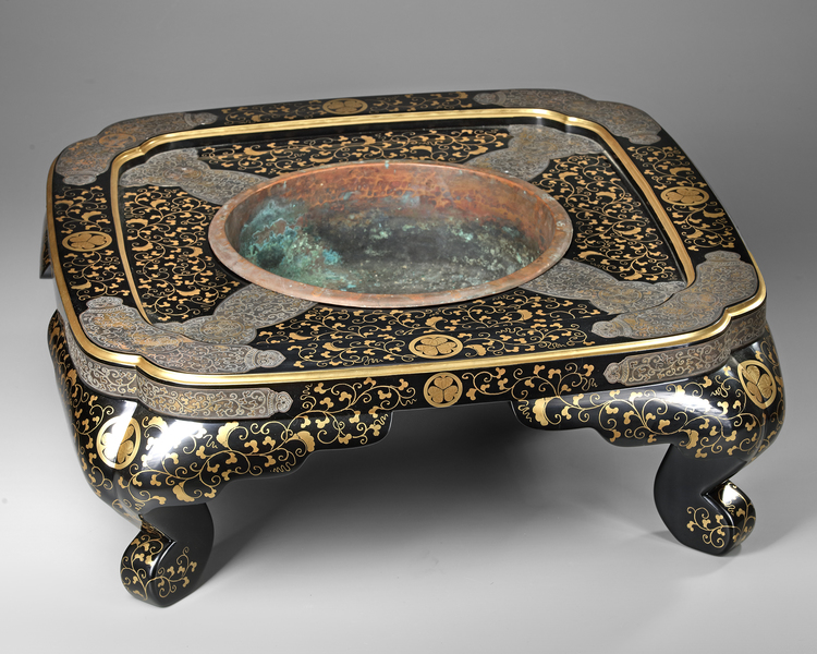 A LARGE JAPANESE DAIMYO HIBACHI BRASERO, EDO PERIOD