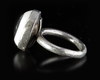 AN AGATE SET SILVER RING, 19TH CENTURY