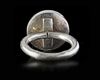 AN AGATE SET SILVER RING, 19TH CENTURY
