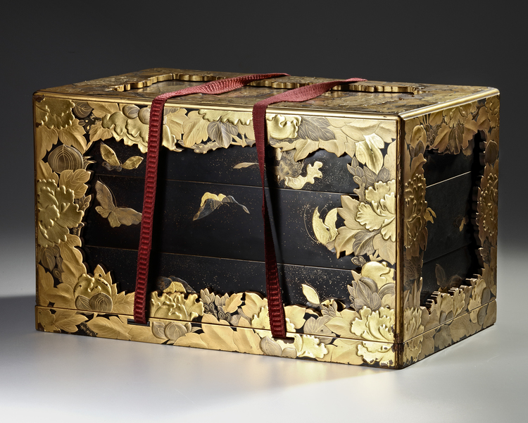 A JAPANESE LACQUER BOX, EDO PERIOD (1600-1868 )