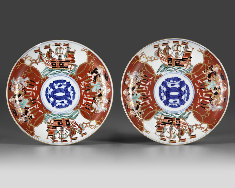 A PAIR OF JAPANESE IMARI NANBAN SHIP DISHES, 19TH CENTURY