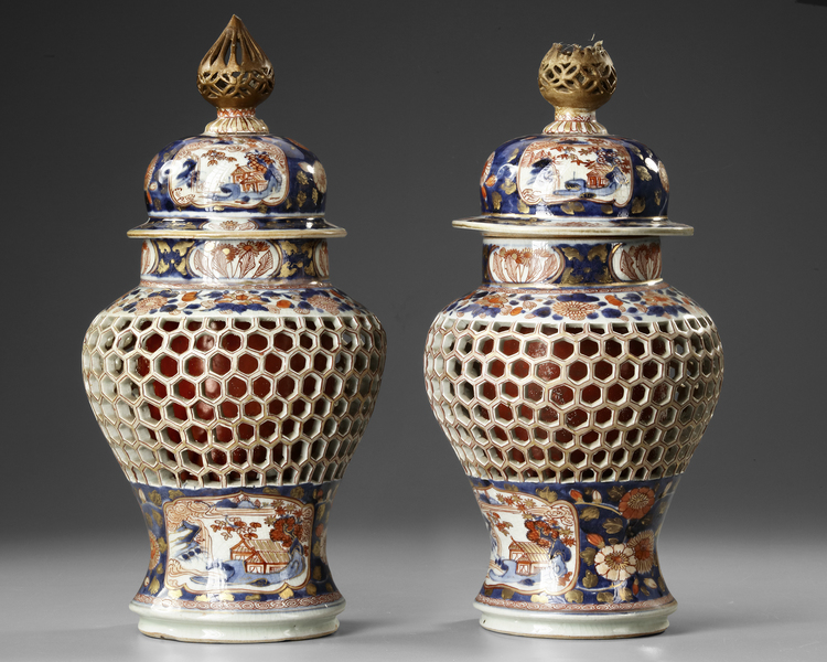 A PAIR OF JAPANESE OPENWORK IMARI JARS, 17TH CENTURY