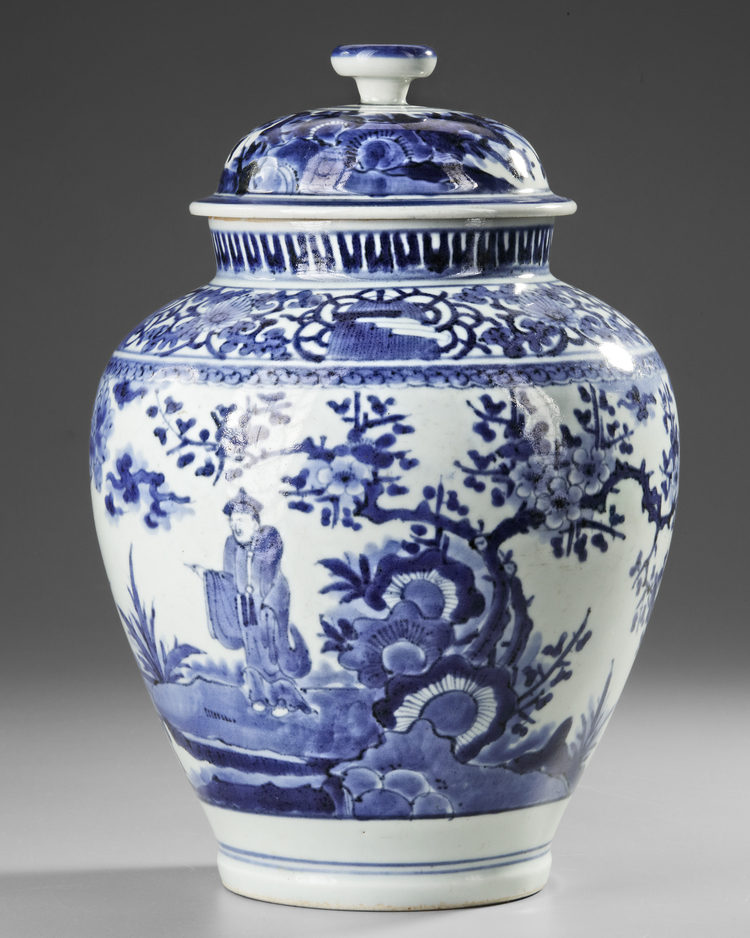 A JAPANESE ARITA KAKIEMON-STYLE BLUE AND WHITE JAR AND COVER, CIRCA 1680