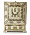A KHOLMOGORY SCHOOL CARVED BONE BOX WITH MUGHAL INFLUENCE, 18TH CENTURY