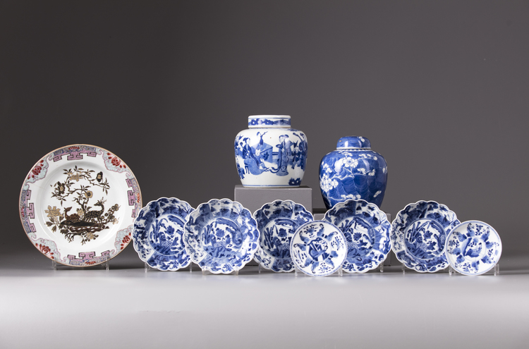 A collection of blue and white & famille rose