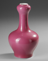A CHINESE MONOCHROME GARLIC-HEAD VASE, 20TH CENTURY