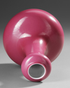 A CHINESE MONOCHROME GARLIC-HEAD VASE, 20TH CENTURY