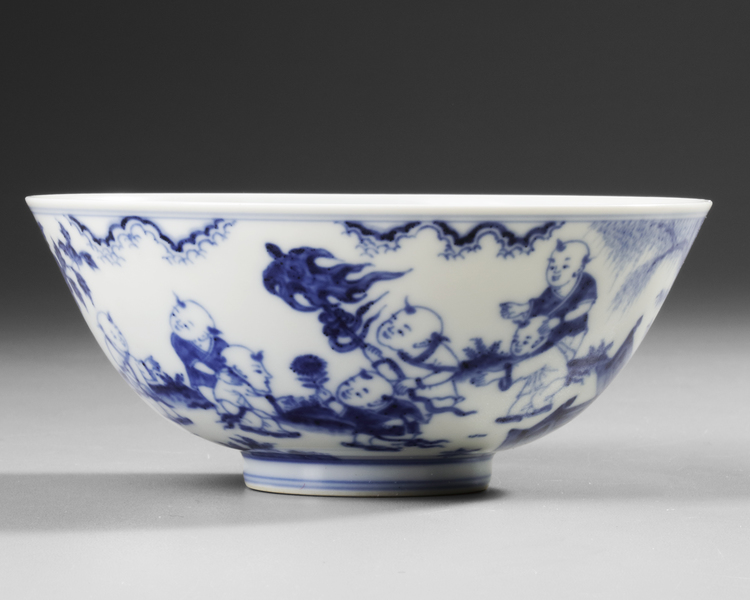 A CHINESE BLUE AND WHITE 'HUNDRED BOYS' BOWL, 19TH-20TH CENTURY