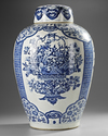 A LARGE CHINESE JAR WITH COVER, KANGXI PERIOD (1662-1722)