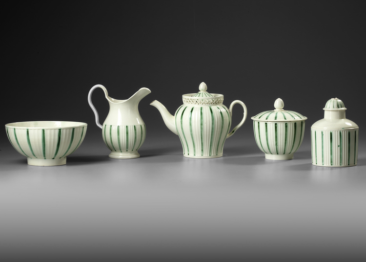 AN ENGLISH LATE 18TH / EARLY 19TH CENTURY GREEN STRIPED AND FLUTED CREAMWARE 5-PIECE TEA SERVICE