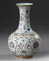 A CHINESE FAMILLE ROSE BOTTLE VASE, 19TH CENTURY