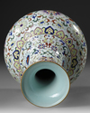 A CHINESE FAMILLE ROSE BOTTLE VASE, 19TH CENTURY