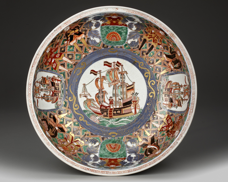 A JAPANESE IMARI ‘BLACK SHIP’ BOWL, MEIJI PERIOD (1868-1912)