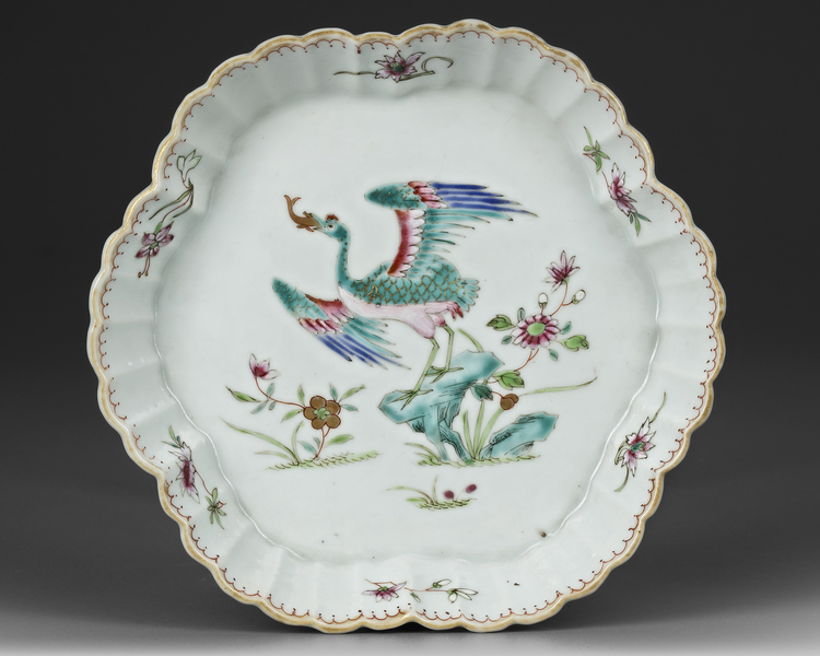 A CHINESE FAMILLE ROSE TEA STAND, 18TH CENTURY