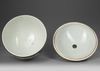 A JAPANESE IMARI COVERED BOWL, ARITA, 17TH CENTURY
