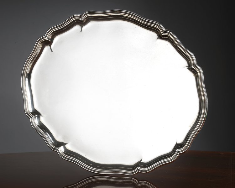 A LARGE SILVER STERLING OVAL TRAY, EARLY 20TH CENTURY