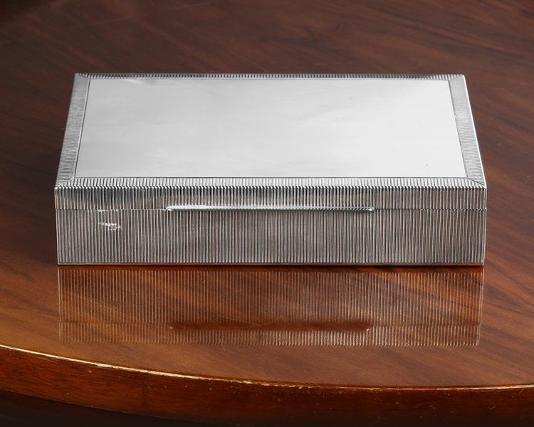 AN AMERICAN STERLING SILVER CIGAR BOX, MID 20TH CENTURY