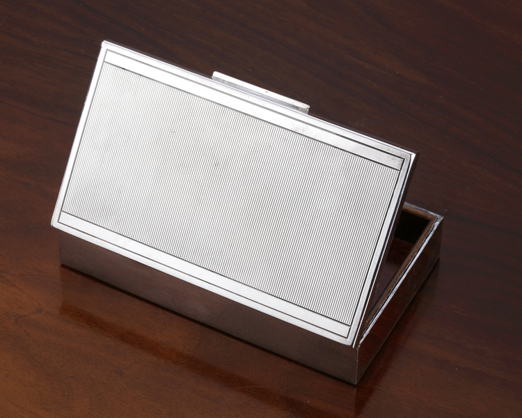 A RECTANGULAR SILVER BOX, 20TH CENTURY