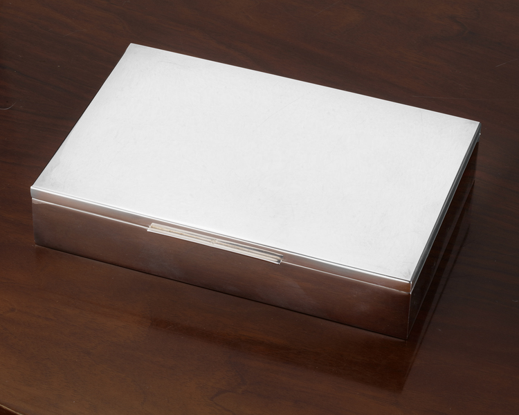A RECTANGULAR DUTCH SILVER BOX - 20TH CENTURY