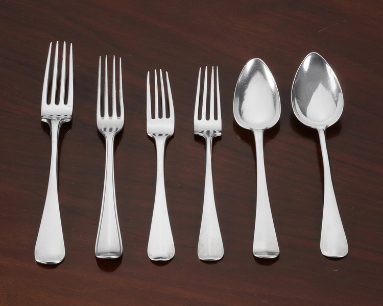 A COLLECTION OF DUTCH SILVER FLATWARE (6 PIECES), 1910