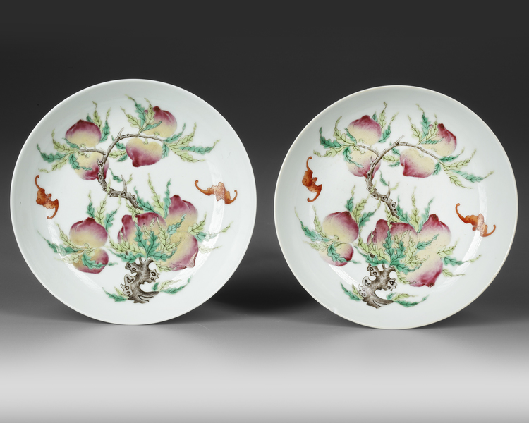 A PAIR OF CHINESE FAMILLE ROSE 'PEACH' DISHES, 19TH-20TH CENTURY