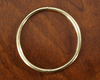 AN 18 CARAT YELLOW GOLD PLAIN HINGED SLAVE BANGLE