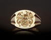 A 14 CARAT GOLD GENTLEMAN'S COAT OF ARMS SEAL RING
