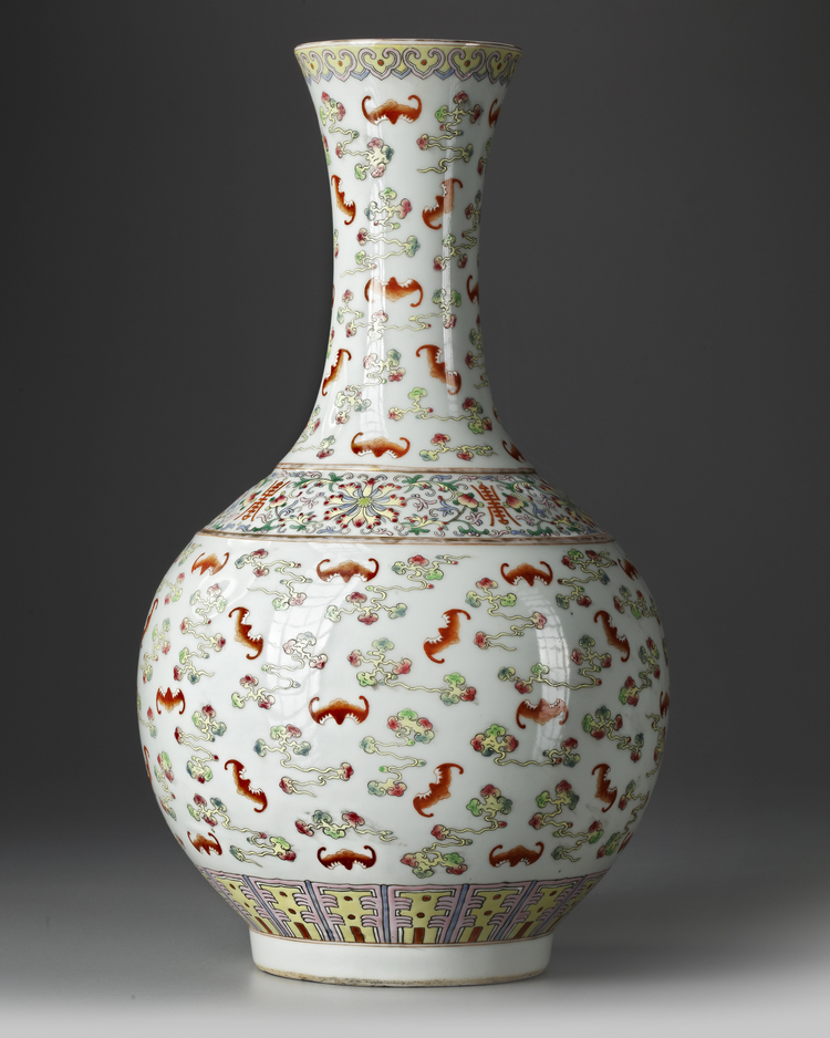 A CHINESE  FAMILLE ROSE 'HUNDRED BATS' VASE, GUANGXU MARK AND POSSIBLY OF THE PERIOD