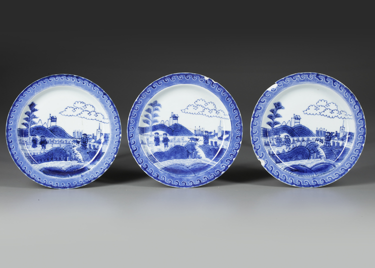 A SET OF THREE CHINESE BLUE AND WHITE 'SCHEVENINGEN' PLATES, KANGXI (1662-1722)