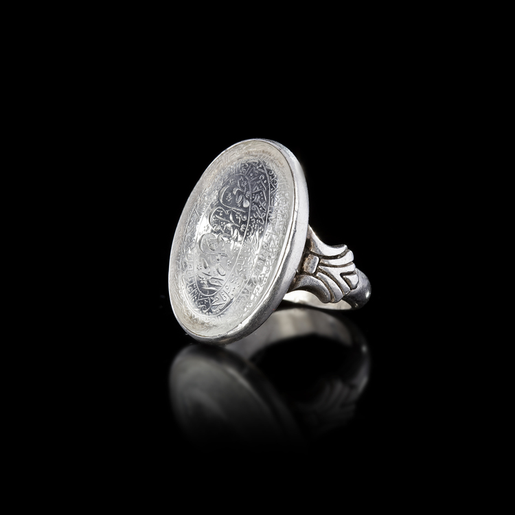 A PERSIAN CRYSTAL ROCK CARVED SILVER RING, 19TH CENTURY