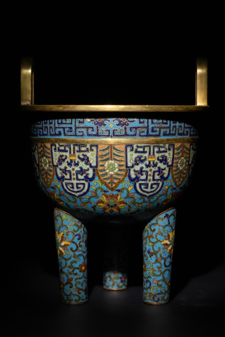 A CHINESE CLOISONNÉ TWIN-HANDLED DING CENSER, 18TH-19TH CENTURY