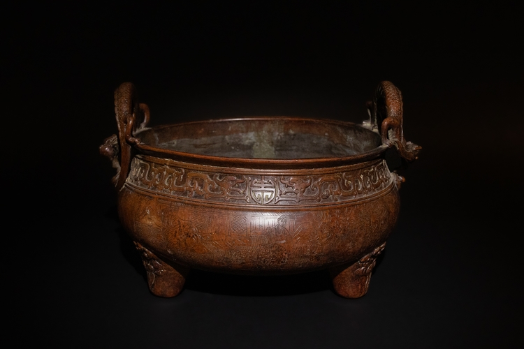 A LARGE CHINESE BRONZE INCENSE BURNER