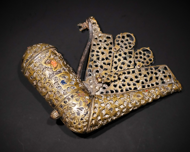 AN INDIAN BRASS GUNPOWDER FLASK, 18TH CENTURY