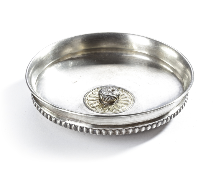 A GILT SILVER PHIALE, CLASSICAL GREEK PERIOD, 4TH CENTURY BC